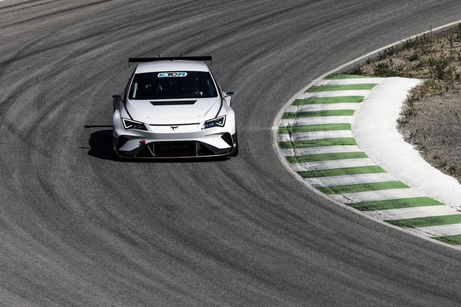  Cupra e-Racer 2018 года  (фото 13 из 23)
